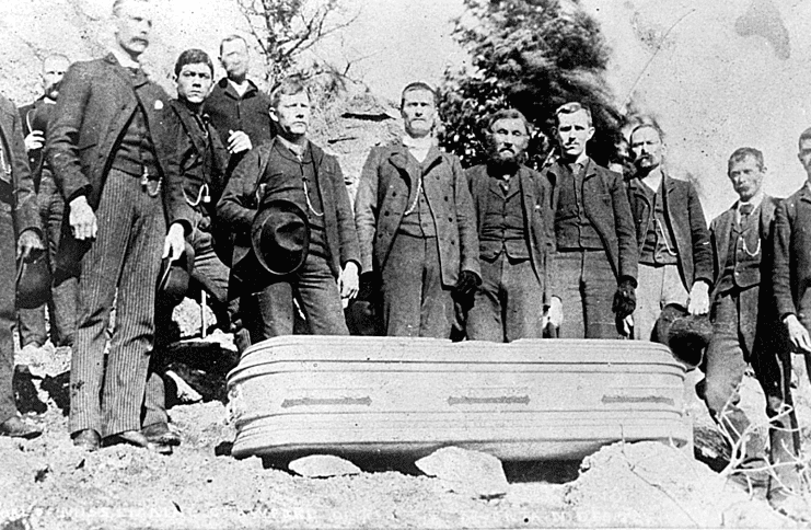 emma crawford's coffin from 1891