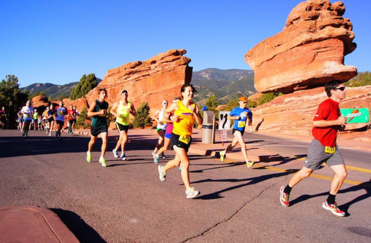 runners at garden of the gods race