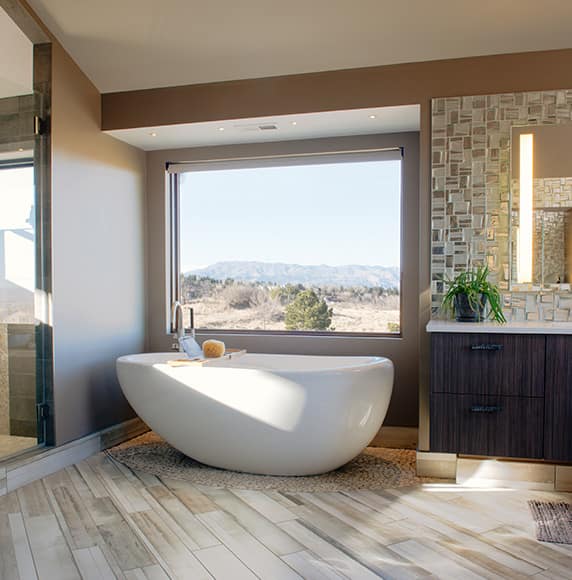 LGA Broadmoor Bluffs Home bathtub view