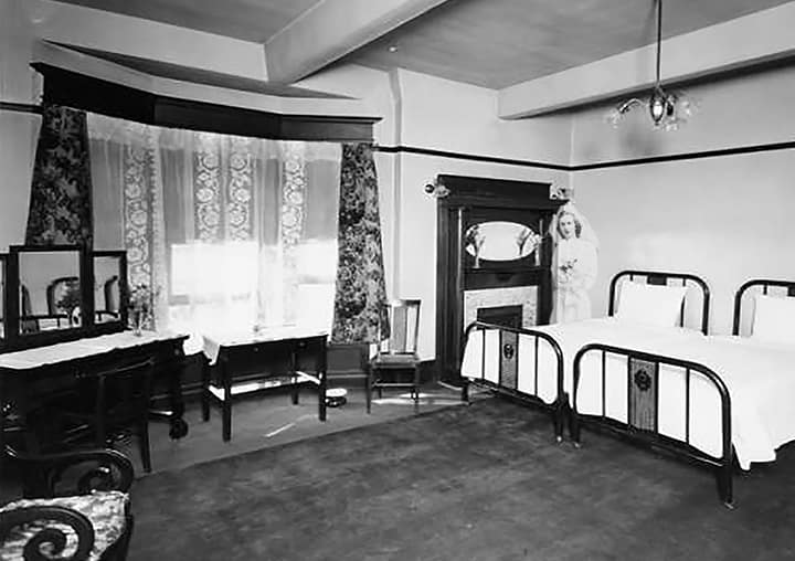 Haunted Colorado Springs, historic hotel room with apparition added