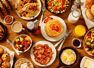 3E’s Comedy Club North & Crispy Bacon Breakfast table spread.