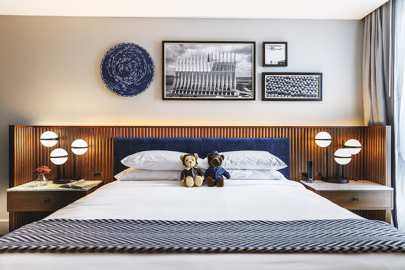 Guest room decor and bed in a standard guest room at Hotel Polaris.