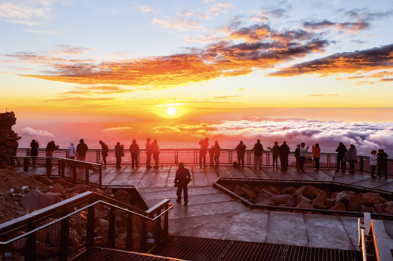 How to Watch Sunrise on Pikes Peak - Springsmag Colorado Springs