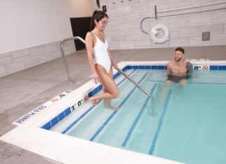 Vasa Fitness Man and woman experience pool at Vasa Fitness.