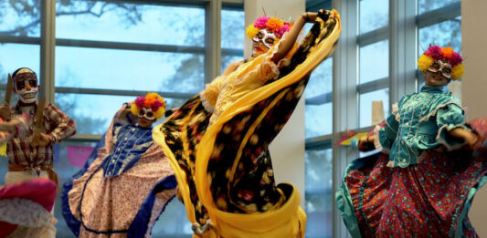 5 Best Things to Do in Colorado Springs This Weekend Traditional Mexican folklorico dancers at Dia de Muertos celebrations at the Colorado Springs Fine Arts Center at Colorado College, the largest Day of the Day celebration in Colorado Springs.