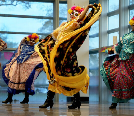 5 Best Things to Do in Colorado Springs This Weekend Traditional Mexican folklorico dancers at Dia de Muertos celebrations at the Colorado Springs Fine Arts Center at Colorado College, the largest Day of the Day celebration in Colorado Springs.