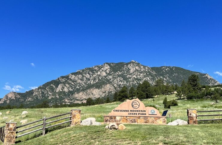 Sign and entrance to Cheyenne Mountain State Park.