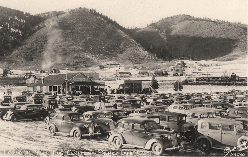 Cars in the 1940s fill a parking lot for the Palmer Lake Yule Log Hunt.